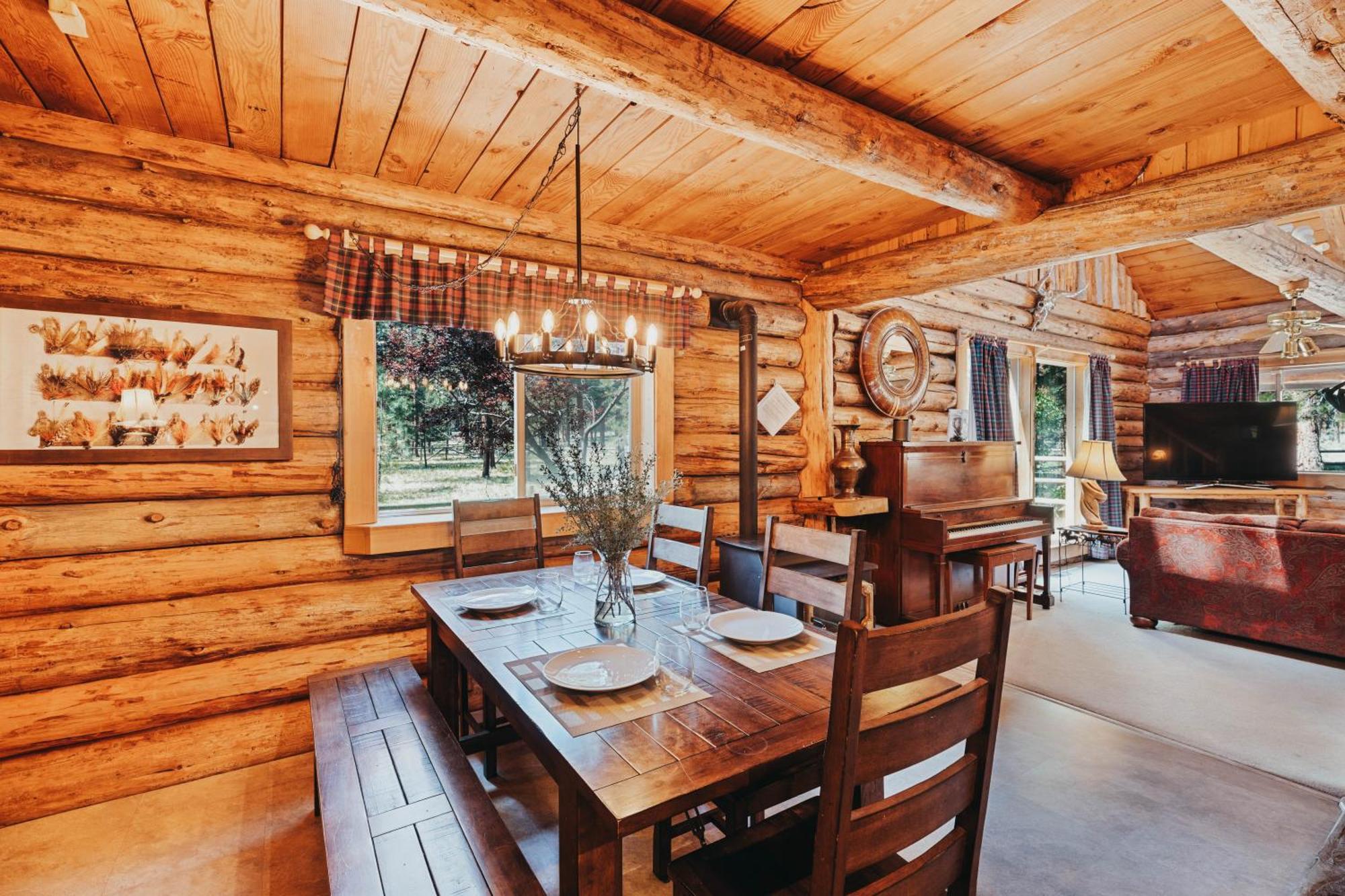 Beautiful Log Home Outside Of Sisters Exterior photo